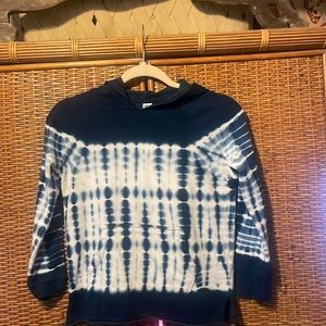Unisex kids Old Navy tie dye top worn once size 8 navy and white